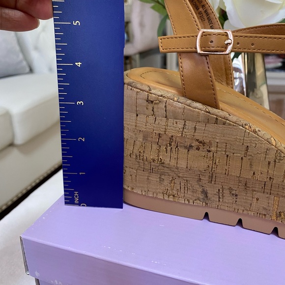 MADDEN GIRL WOMEN’S VAULT STRAPPY PLATFORM WEDGE SANDALS COLOR TAN SIZE: 10 - Picture 10 of 10